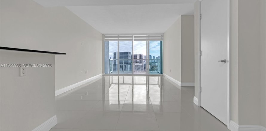 Condo in Miami, Florida, 2 bedrooms  № 2009865