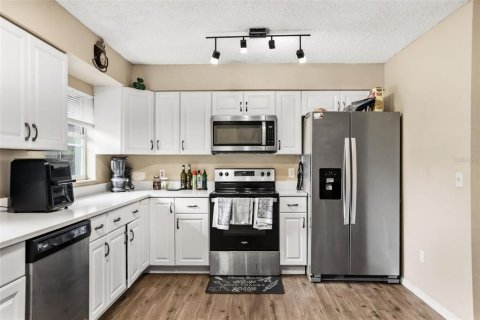 Villa ou maison à vendre à Mount Dora, Floride: 4 chambres, 120.77 m2 № 2406942 - photo 6