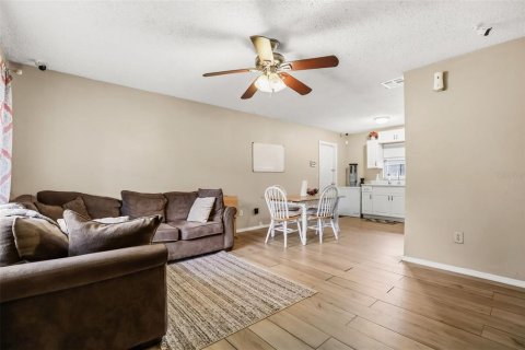 Villa ou maison à vendre à Mount Dora, Floride: 4 chambres, 120.77 m2 № 2406942 - photo 5