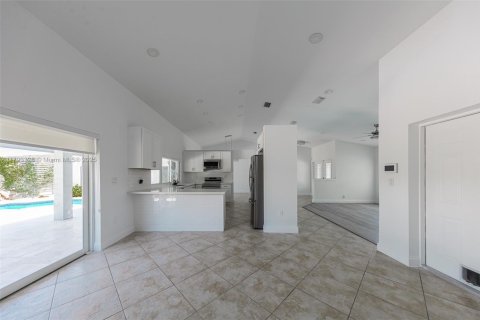 House in Miramar, Florida 3 bedrooms, 182.37 sq.m. № 1862015 - photo 13