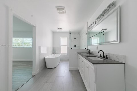 House in Miramar, Florida 3 bedrooms, 182.37 sq.m. № 1862015 - photo 25