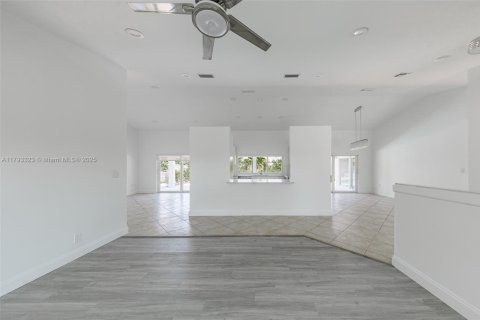 House in Miramar, Florida 3 bedrooms, 182.37 sq.m. № 1862015 - photo 17
