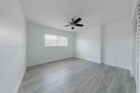 House in Miramar, Florida 3 bedrooms, 182.37 sq.m. № 1862015 - photo 28