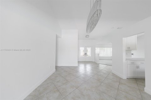 House in Miramar, Florida 3 bedrooms, 182.37 sq.m. № 1862015 - photo 19