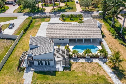 House in Miramar, Florida 3 bedrooms, 182.37 sq.m. № 1862015 - photo 3