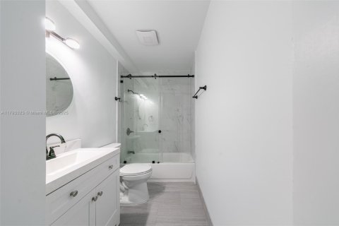 House in Miramar, Florida 3 bedrooms, 182.37 sq.m. № 1862015 - photo 30