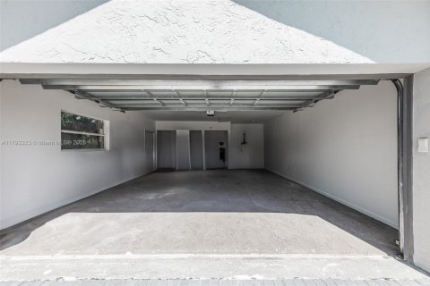 House in Miramar, Florida 3 bedrooms, 182.37 sq.m. № 1862015 - photo 11