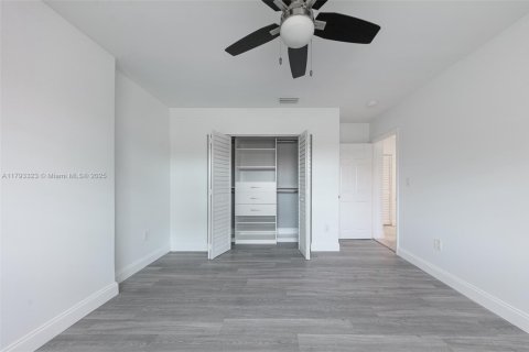 House in Miramar, Florida 3 bedrooms, 182.37 sq.m. № 1862015 - photo 29