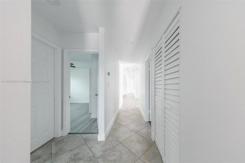 House in Miramar, Florida 3 bedrooms, 182.37 sq.m. № 1862015 - photo 27