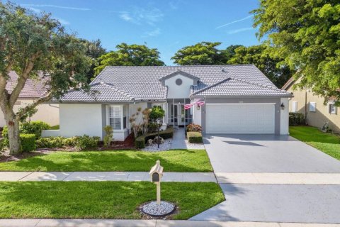 House in Lake Worth, Florida 3 bedrooms, 190.54 sq.m. № 2082029