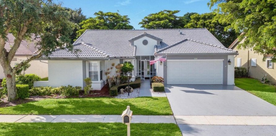 House in Lake Worth, Florida 3 bedrooms, 190.54 sq.m. № 2082029