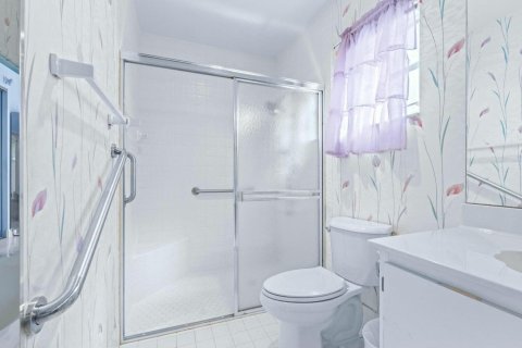 House in Lake Worth, Florida 3 bedrooms, 190.54 sq.m. № 2082029 - photo 13