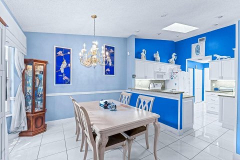 House in Lake Worth, Florida 3 bedrooms, 190.54 sq.m. № 2082029 - photo 6