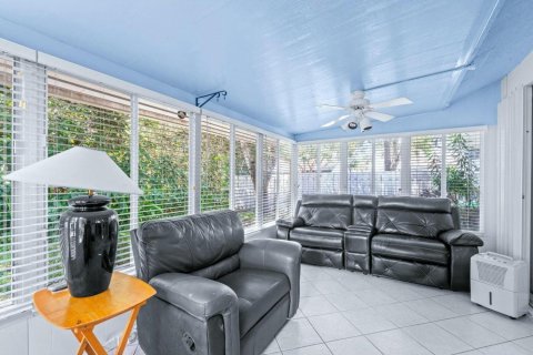 House in Lake Worth, Florida 3 bedrooms, 190.54 sq.m. № 2082029 - photo 9