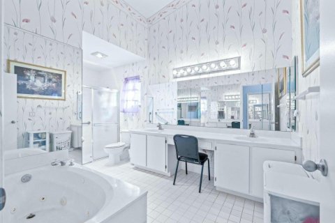 House in Lake Worth, Florida 3 bedrooms, 190.54 sq.m. № 2082029 - photo 14