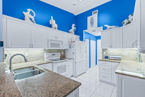 House in Lake Worth, Florida 3 bedrooms, 190.54 sq.m. № 2082029 - photo 3