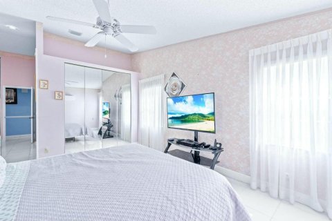 House in Lake Worth, Florida 3 bedrooms, 190.54 sq.m. № 2082029 - photo 15