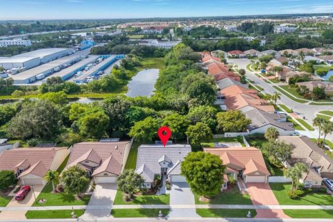 House in Lake Worth, Florida 3 bedrooms, 190.54 sq.m. № 2082029 - photo 18