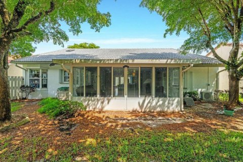 House in Lake Worth, Florida 3 bedrooms, 190.54 sq.m. № 2082029 - photo 2