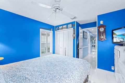 House in Lake Worth, Florida 3 bedrooms, 190.54 sq.m. № 2082029 - photo 12