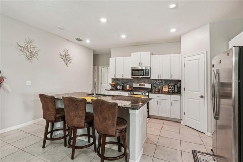 House in BELMONT in Sun City Center, Florida 4 bedrooms, 171.03 sq.m. № 1912098 - photo 17