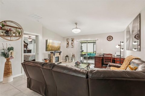 House in BELMONT in Sun City Center, Florida 4 bedrooms, 171.03 sq.m. № 1912098 - photo 11