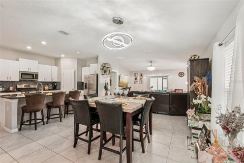 House in BELMONT in Sun City Center, Florida 4 bedrooms, 171.03 sq.m. № 1912098 - photo 13