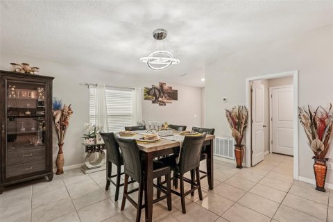 House in BELMONT in Sun City Center, Florida 4 bedrooms, 171.03 sq.m. № 1912098 - photo 15