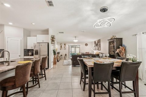 House in BELMONT in Sun City Center, Florida 4 bedrooms, 171.03 sq.m. № 1912098 - photo 14