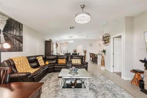 House in BELMONT in Sun City Center, Florida 4 bedrooms, 171.03 sq.m. № 1912098 - photo 12