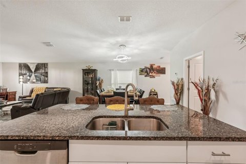 House in BELMONT in Sun City Center, Florida 4 bedrooms, 171.03 sq.m. № 1912098 - photo 19