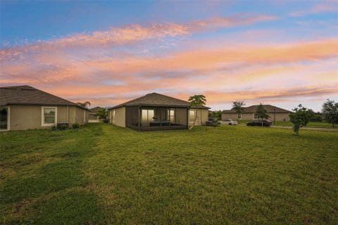 House in BELMONT in Sun City Center, Florida 4 bedrooms, 171.03 sq.m. № 1912098 - photo 5