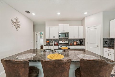 House in BELMONT in Sun City Center, Florida 4 bedrooms, 171.03 sq.m. № 1912098 - photo 18