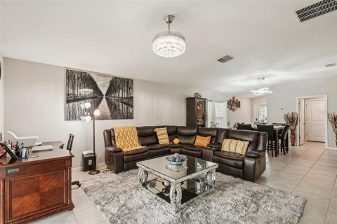 House in BELMONT in Sun City Center, Florida 4 bedrooms, 171.03 sq.m. № 1912098 - photo 6