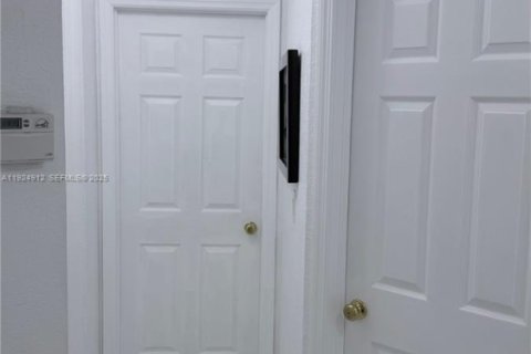 Купить таунхаус в Дорал, Флорида 3 спальни, 131.92м2, № 1986664 - фото 13