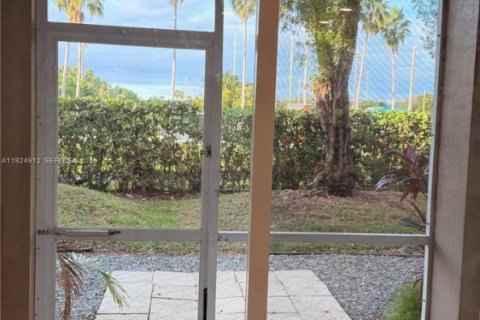 Купить таунхаус в Дорал, Флорида 3 спальни, 131.92м2, № 1986664 - фото 5