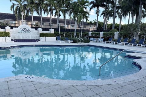 Купить таунхаус в Дорал, Флорида 3 спальни, 131.92м2, № 1986664 - фото 21