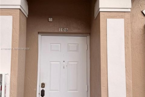 Купить таунхаус в Дорал, Флорида 3 спальни, 131.92м2, № 1986664 - фото 1