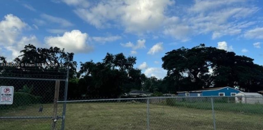 Terreno en Miami, Florida № 1861531