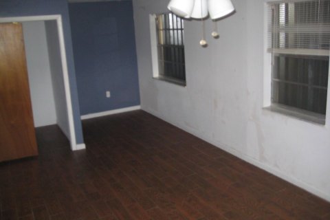 House in Okeechobee, Florida 3 bedrooms, 189.52 sq.m. № 1079314 - photo 1