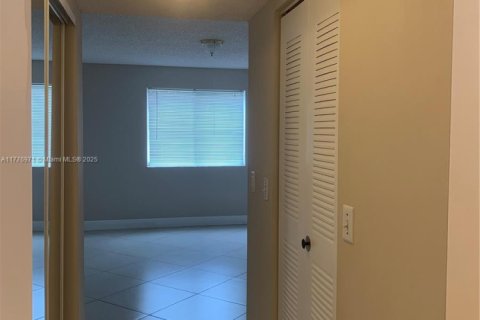 Condo in Coral Springs, Florida, 2 bedrooms  № 1698967 - photo 4