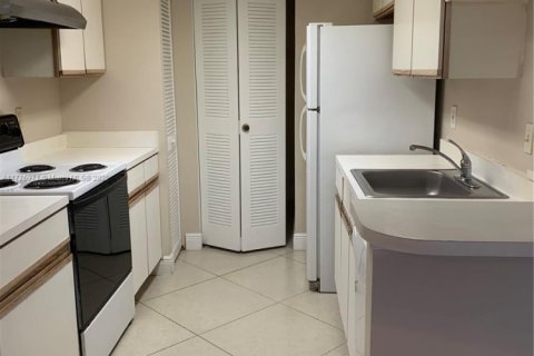 Condo in Coral Springs, Florida, 2 bedrooms  № 1698967 - photo 3