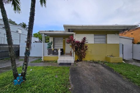 Propiedad comercial en venta en Miami, Florida, 125.7 m2 № 2008395 - foto 3