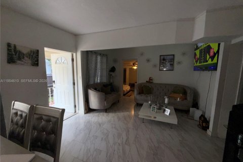 Propiedad comercial en venta en Miami, Florida, 125.7 m2 № 2008395 - foto 16