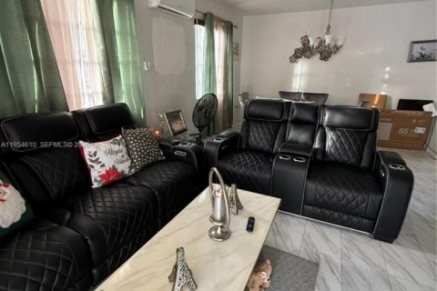 Propiedad comercial en venta en Miami, Florida, 125.7 m2 № 2008395 - foto 8