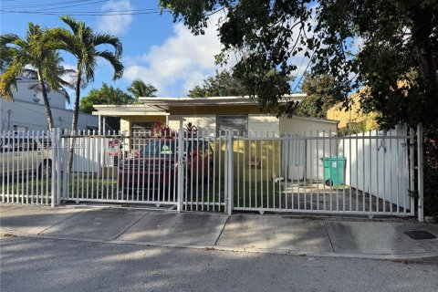 Propiedad comercial en venta en Miami, Florida, 125.7 m2 № 2008395 - foto 4