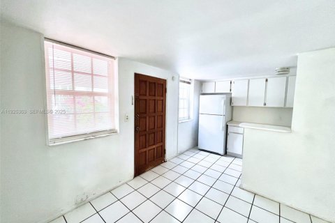 House in Coral Gables, Florida 1 bedroom, 55.74 sq.m. № 1985698 - photo 5
