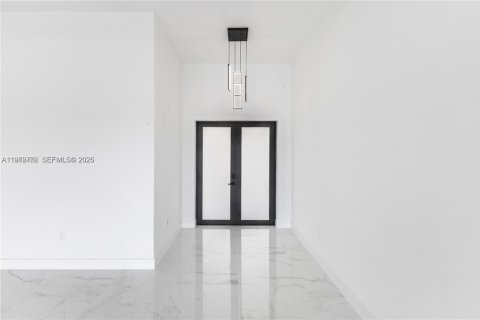 Casa en venta en Cape Coral, Florida, 4 dormitorios № 2024123 - foto 7