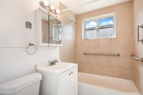 Condominio en venta en Miami Beach, Florida, 1 dormitorio, 53.7 m2 № 1711466 - foto 10