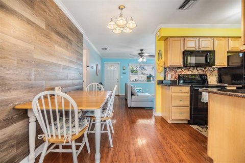 House in Dunedin, Florida 2 bedrooms, 94.76 sq.m. № 1813479 - photo 9